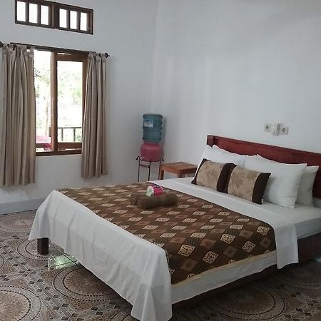 Putri Homestay Gili Meno Exterior foto