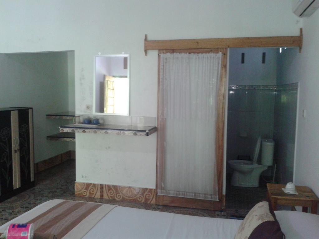 Putri Homestay Gili Meno Exterior foto