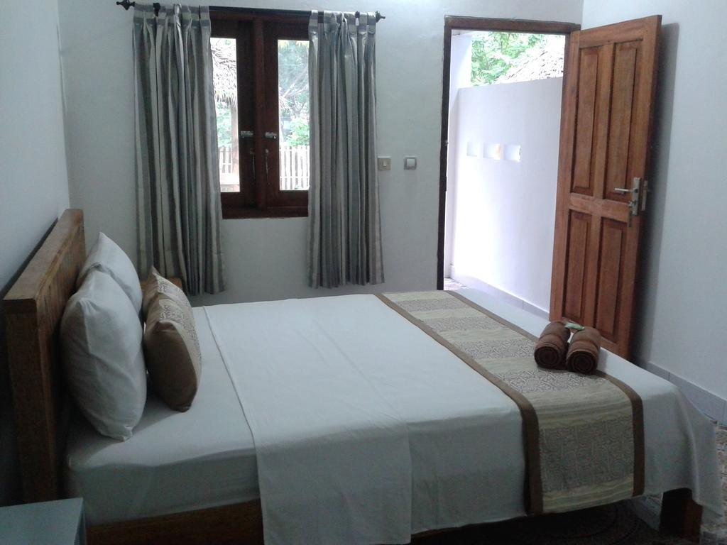 Putri Homestay Gili Meno Exterior foto