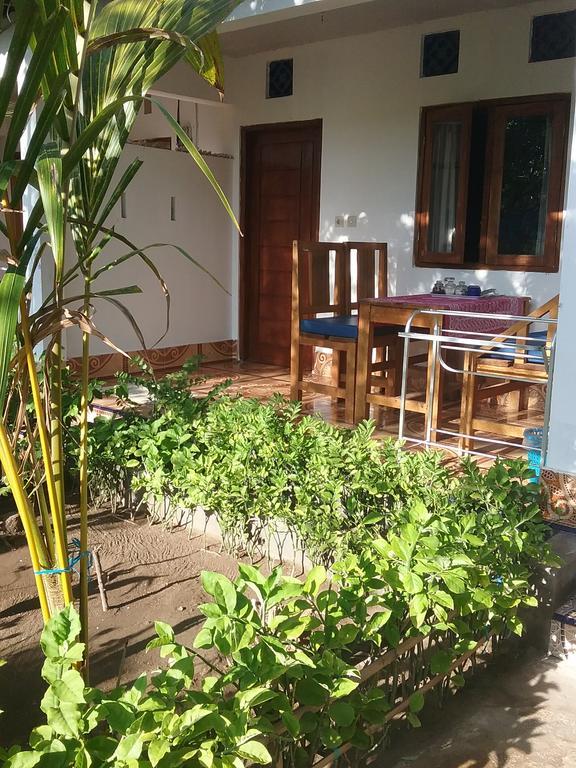Putri Homestay Gili Meno Exterior foto