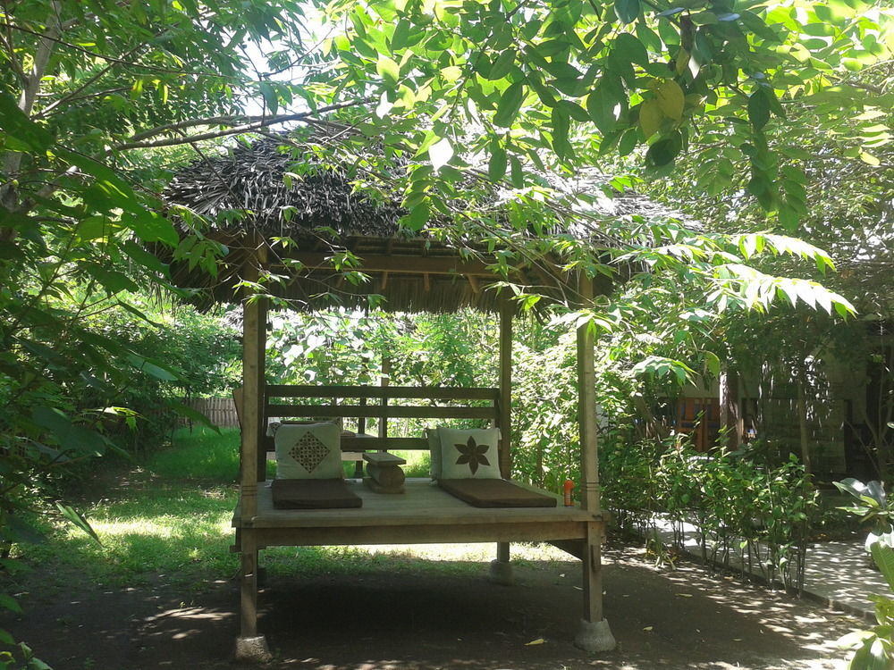 Putri Homestay Gili Meno Exterior foto